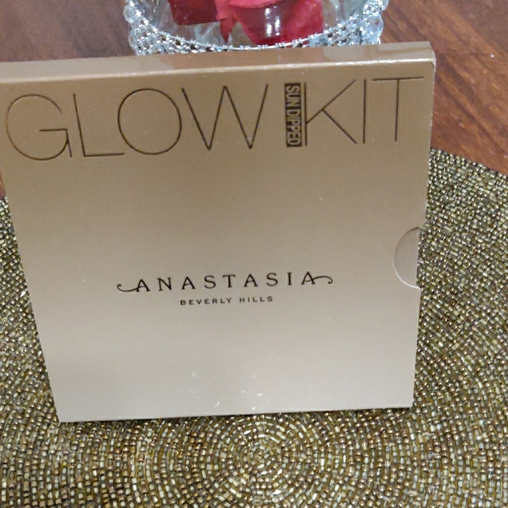 Anastasia glow make up pallet